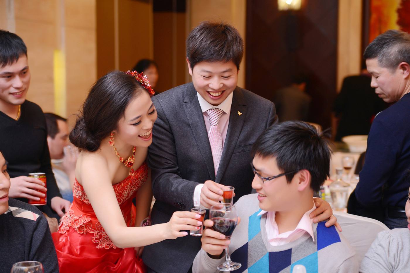 那些“见面就聊房”的重庆人正在无情的摧垮着下一代……