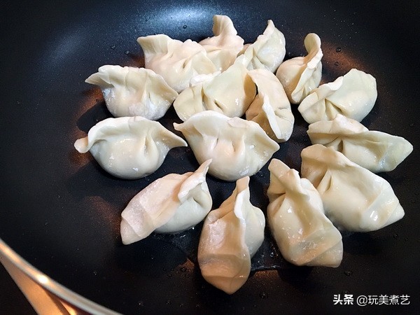 蒸饺子面水多了怎么办,如何煮饺子让饺子更好吃