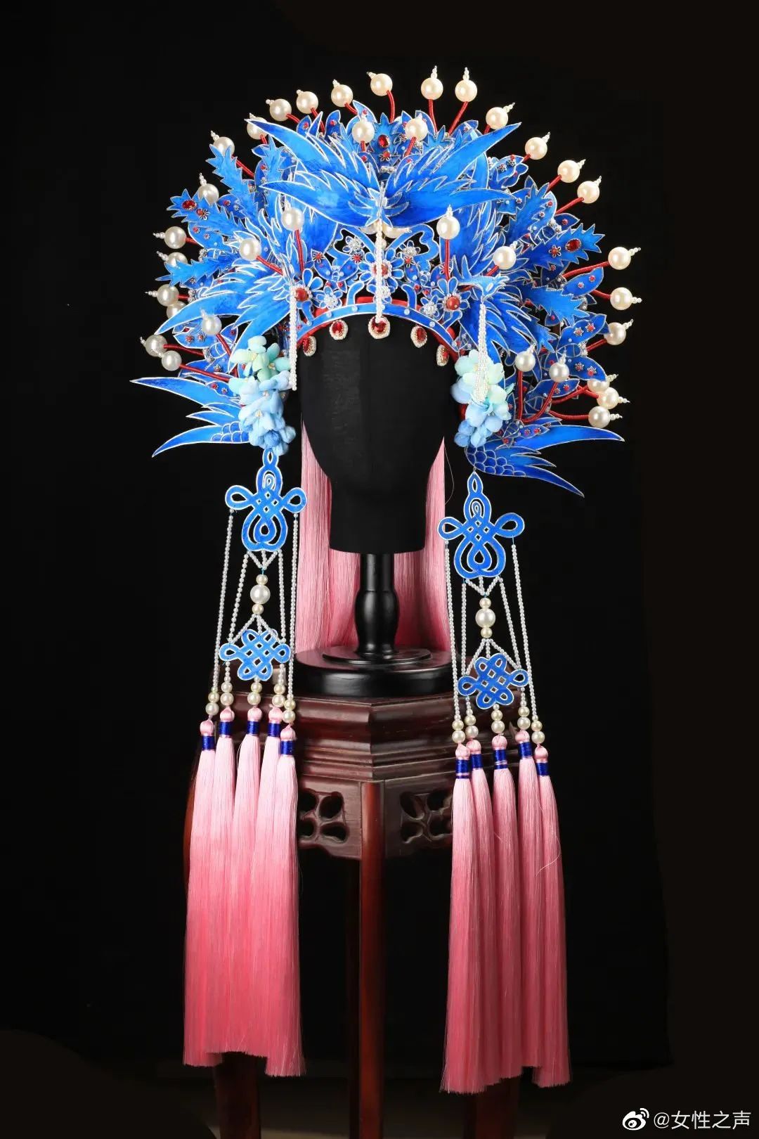 护士小姐用5毛钱的易拉罐，随手一剪猛翻千万倍，网友：手艺牛逼