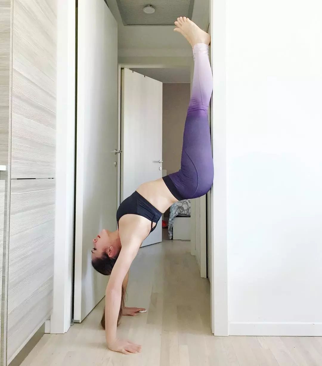 显裤型不显腿型的长裤,遮肉显瘦修饰腿型小黑裤