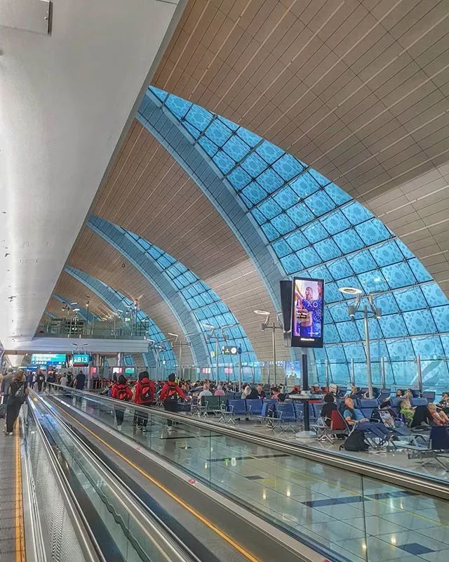 迪拜机场弥漫的香水叫什么名,迪拜香水哪里买最好