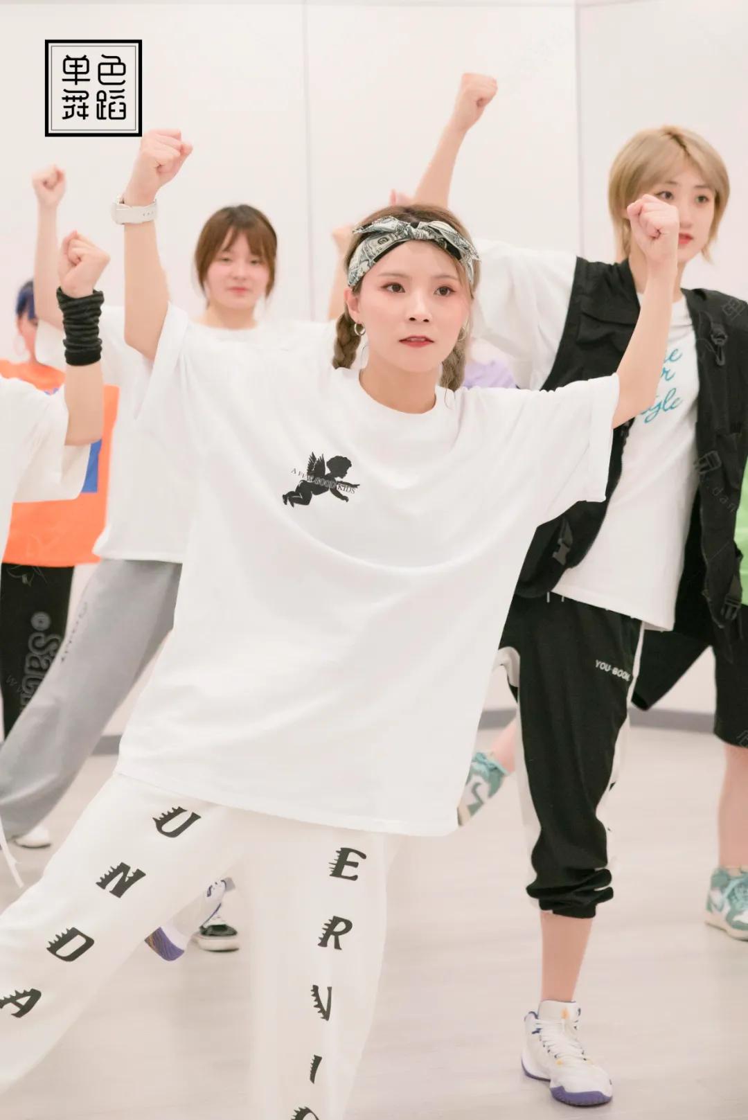 跳舞总是动作不到位,跳舞总是跟不上动作怎么办