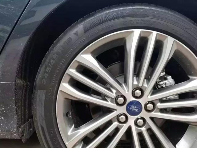 2019款福特金牛座,配置丰富满足日常需求福特金牛座