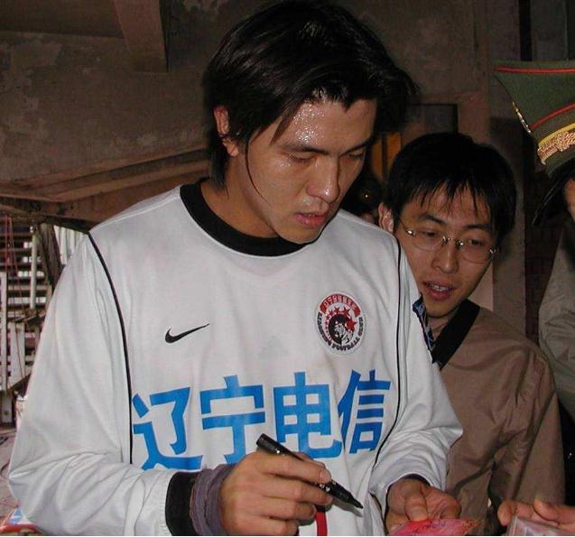 国足新星李嗣镕图片,前国脚李明儿子李嗣镕