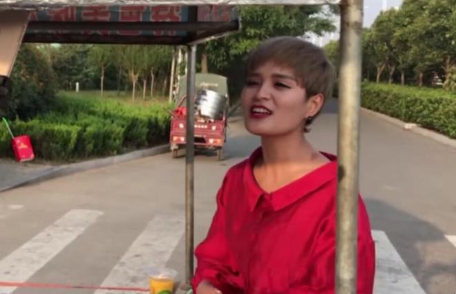 直播90后老板娘,8090后小卖铺老板娘