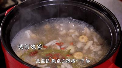 清炖鸡汤前需不需要给鸡肉焯水,炖鸡汤千万别直接下锅炖