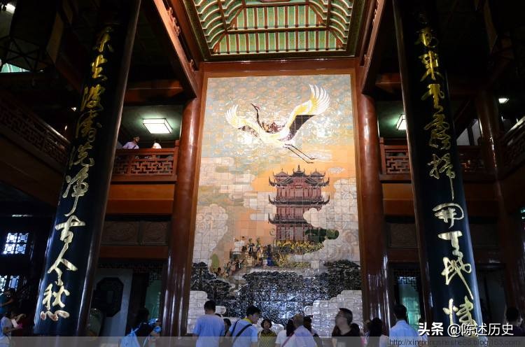 春节贴对联的习俗的由来,春节贴对联还是初七贴对联