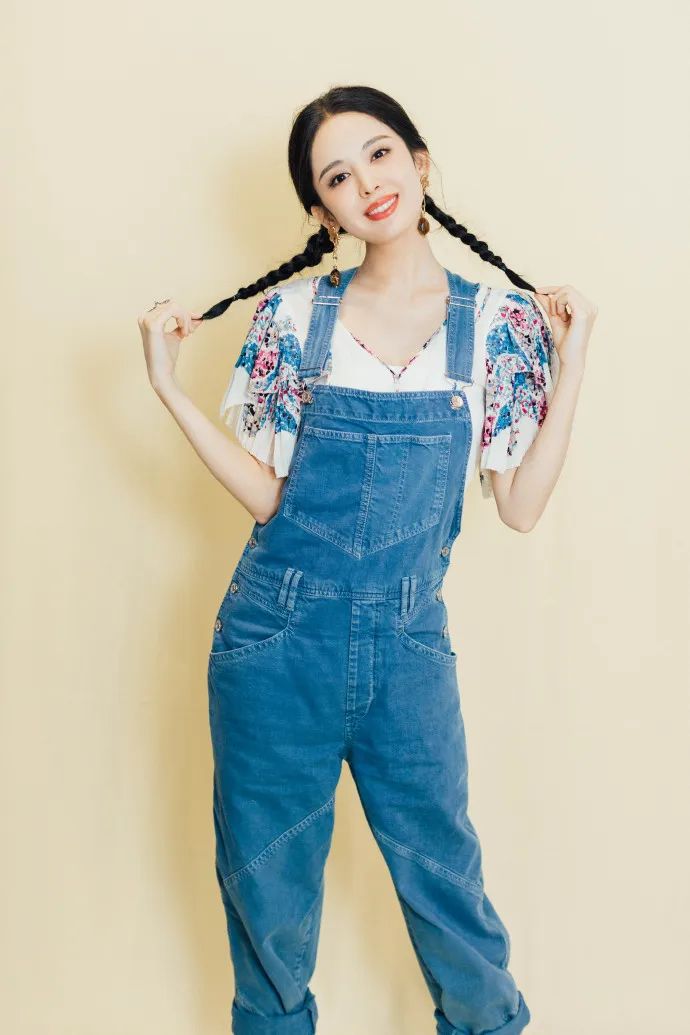 微胖女背带裤搭法,160120斤微胖女生穿搭粉色背带裤