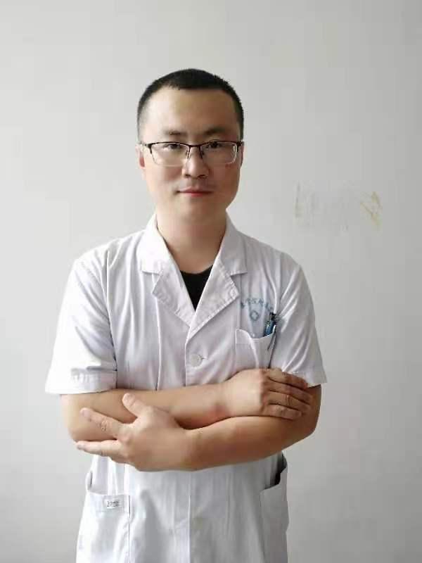 12月5日,九三学社山西省委医疗专家在汾东院区义诊送健康