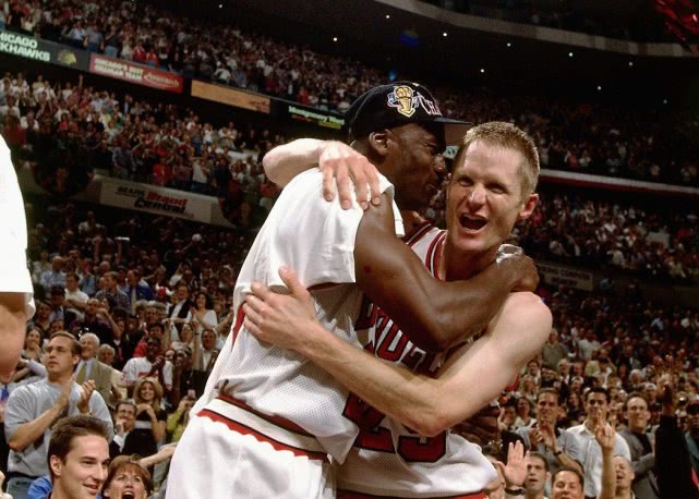 乔丹封神时刻绝杀爵士抢断马龙,乔丹致命中投马龙直接挥泪离场