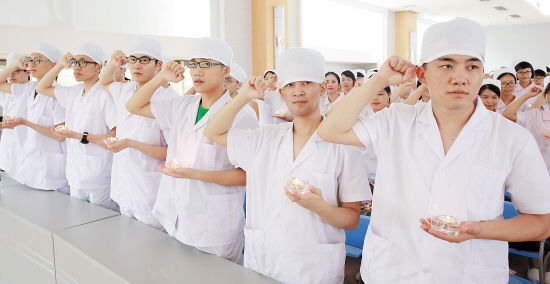 贵阳卫校可以考本科吗,男生适合读卫校的专业