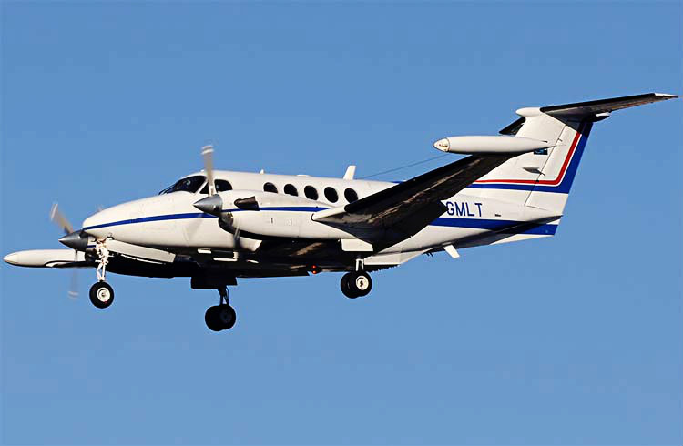 私人飞机制造巨头比奇：从二战时为美军提供军机，到今日被17岁少女偷飞机，究竟有着怎样的魅力？