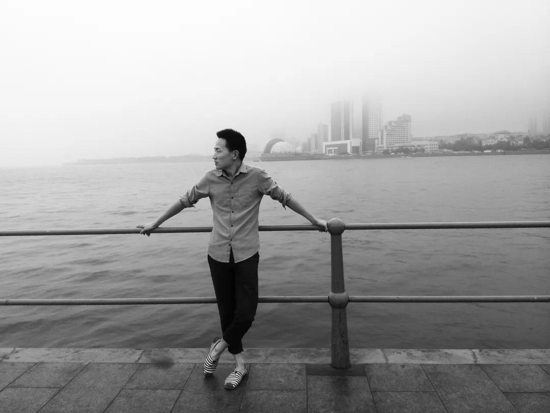 80年代老房惊变现代风两居,90㎡装下业主夫妻小心愿