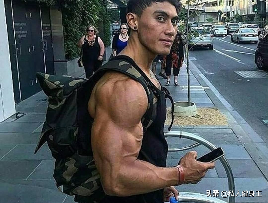 哑铃肩部怎么练宽最快出效果,如何在家哑铃锻炼肩部动作详解