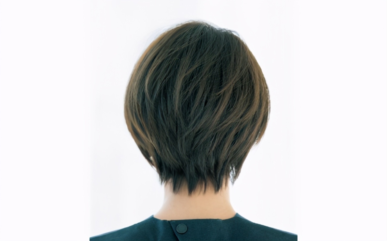 四十岁头发白发多什么发型好看,白发多的中年女性适合什么发型