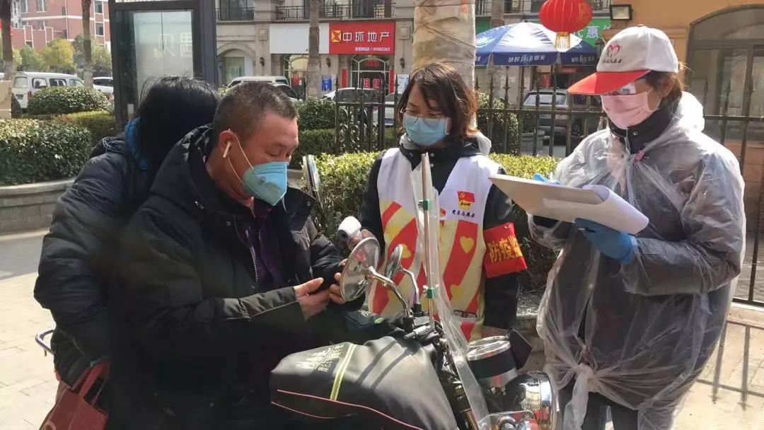 我也怕病毒，但我是村支书，我不带头谁还敢冲？