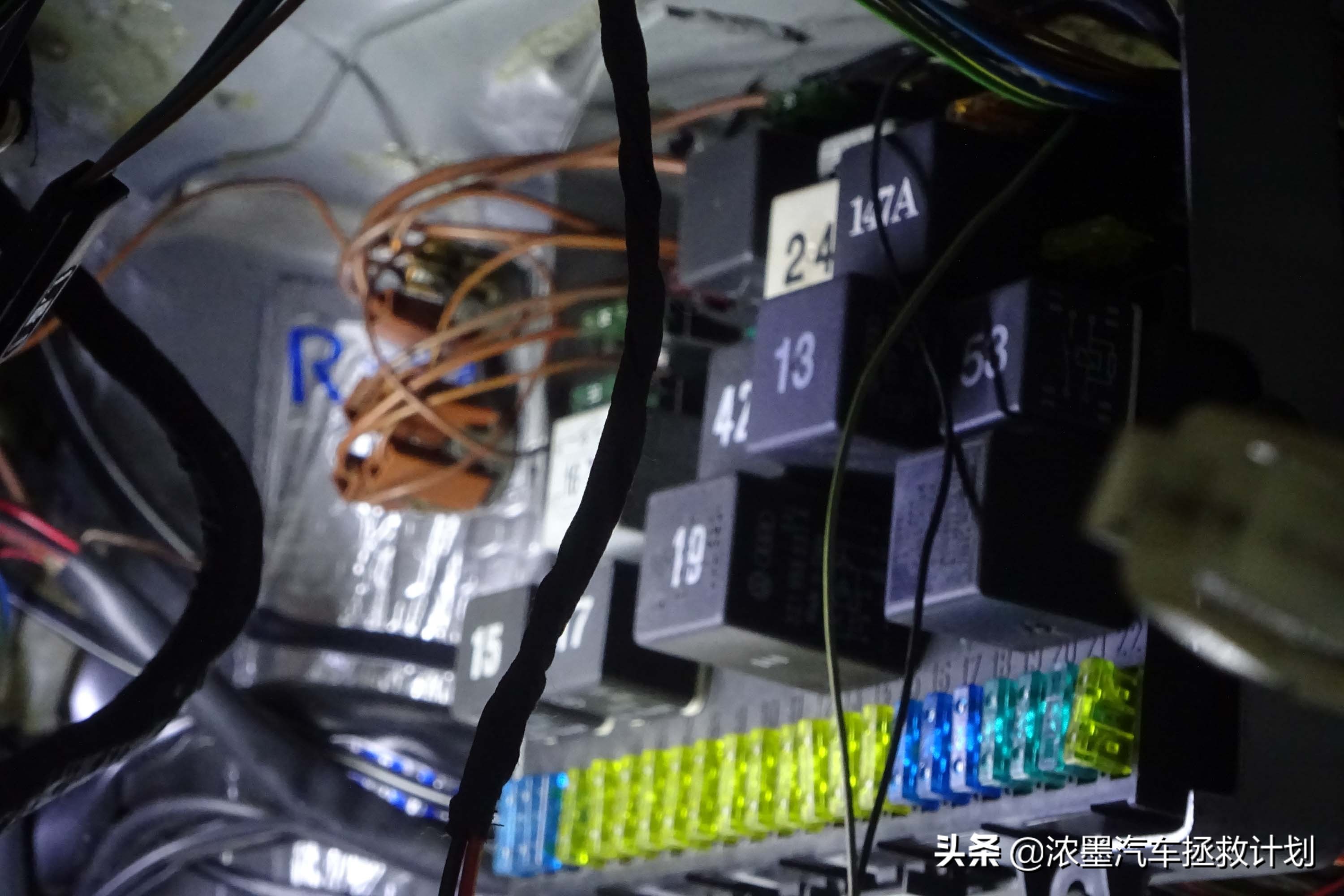 「妙手生花」重建一台战损级桑塔纳，带给它历经千般后的华丽重生