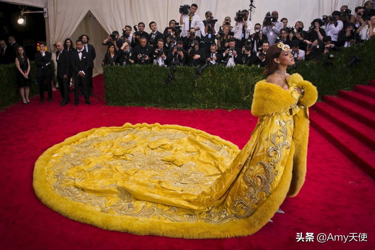 大都会艺术节4个标志性的时刻，来自蕾哈娜、戴安娜王妃等