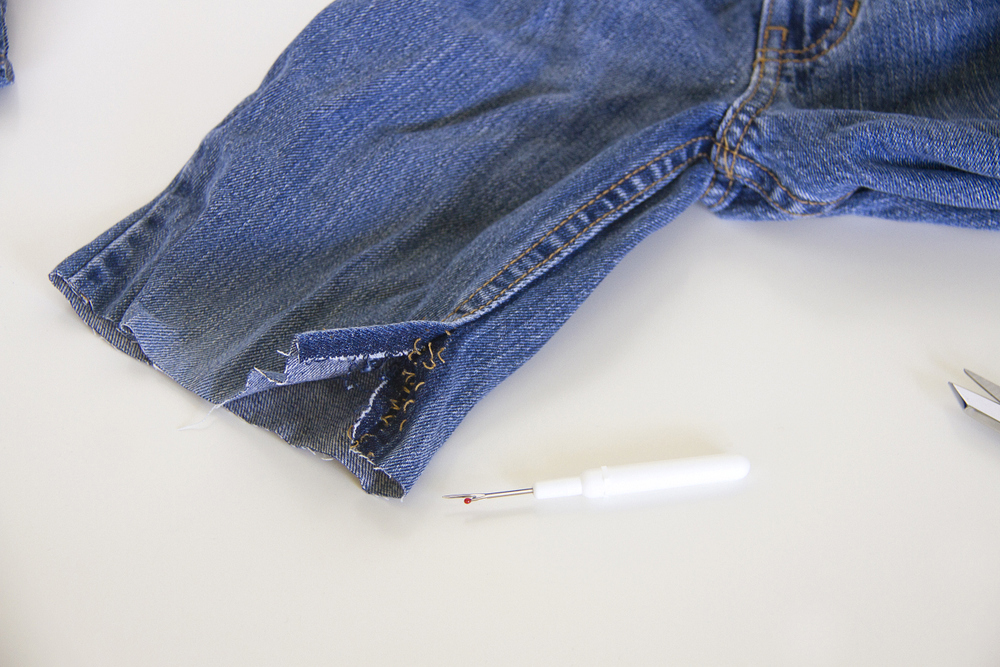 把一条闲置的牛仔裤改造成牛仔短裙，只要学会这个方法，轻松制作