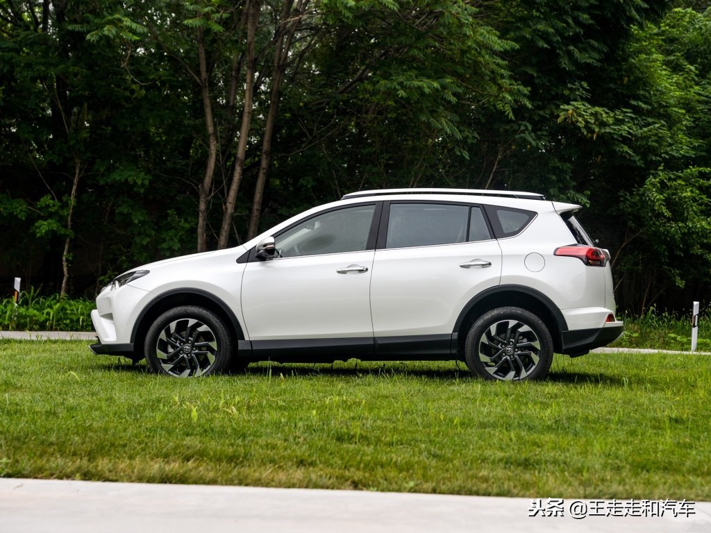 丰田RAV4荣放起步16万，都是皮实耐用，为什么就卖不过奇骏和CRV