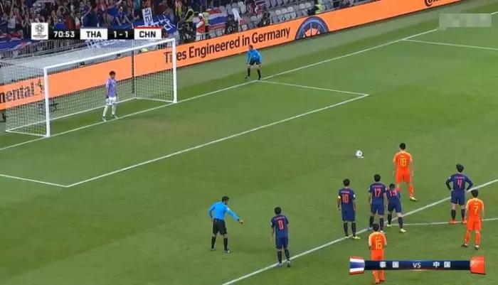 郜林颜骏凌回头视频,颜骏凌背对郜林不敢看罚球