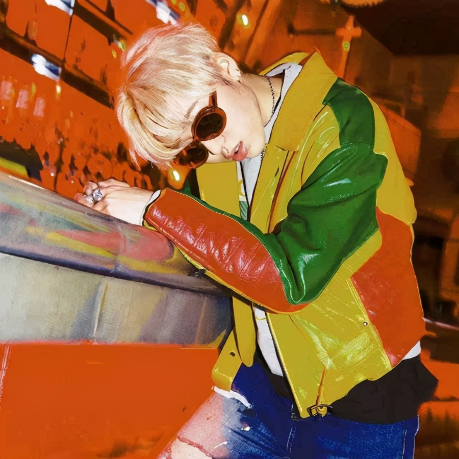 嘻哈风彩色着装,嘻哈色彩潮牌服饰