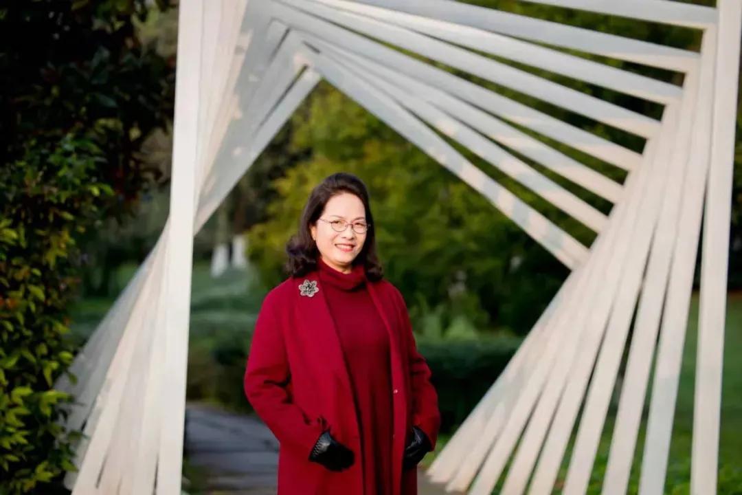 今天，把“焦点”给她！