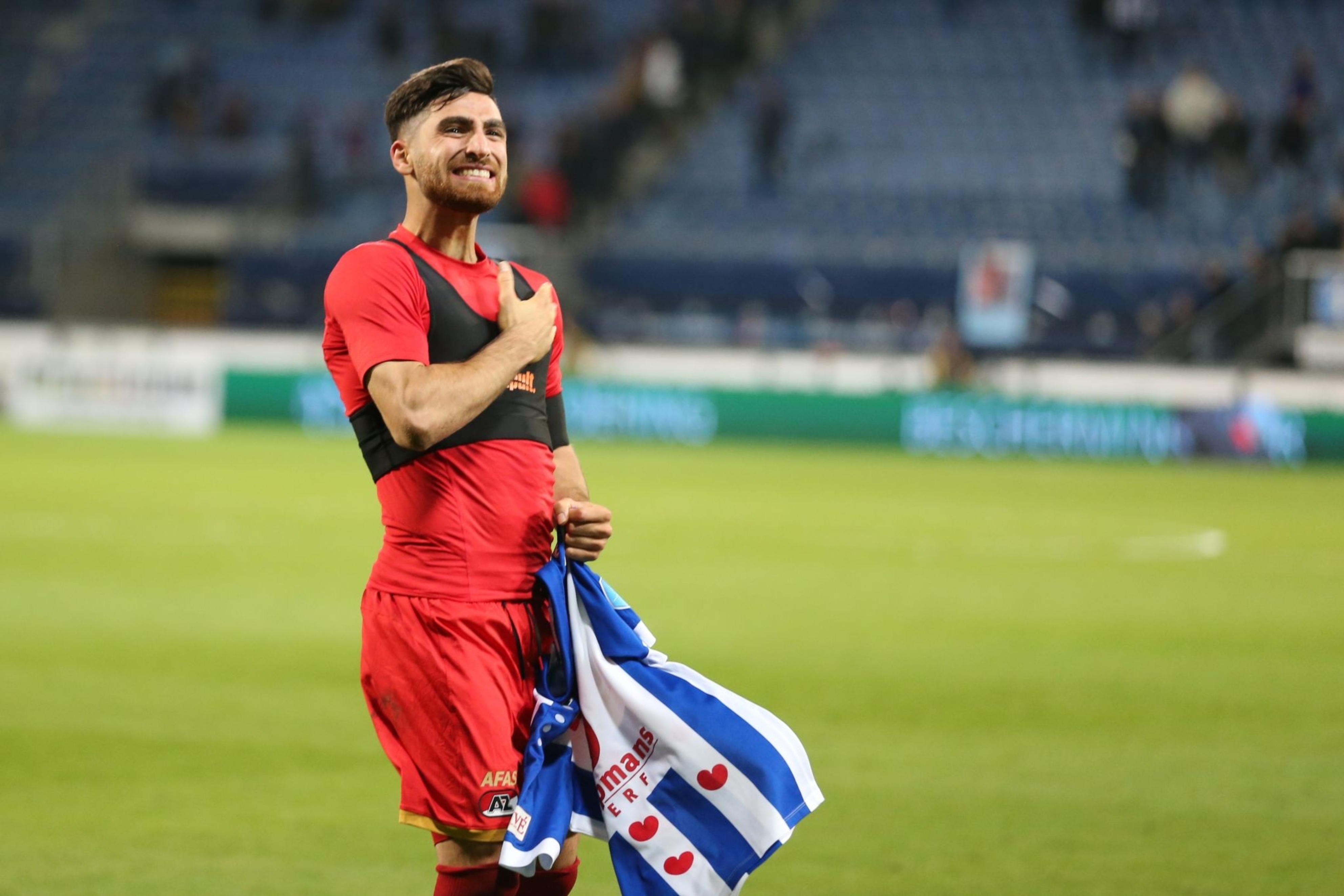 从伊朗街头到荷甲金靴，如今他是亚洲身价第二高球星