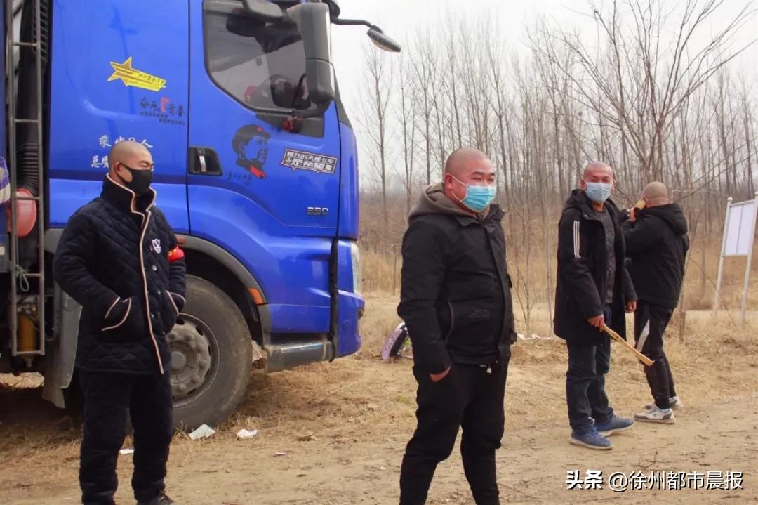 在车上过了14天，这9名徐州大货司机被人民日报点赞，感动上千万网友