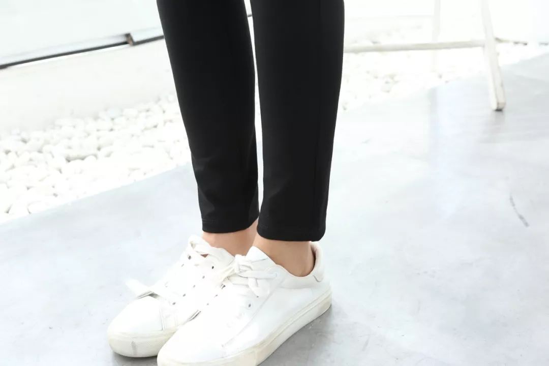 百搭显瘦塑身小黑裤,显瘦显高小黑裤