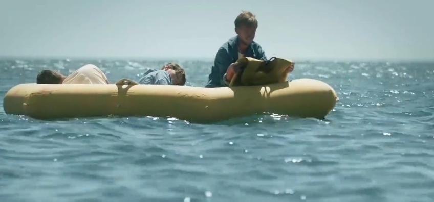 士兵被困海岛上,士兵被困在海上吃鲨鱼