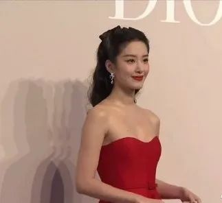 王思聪为什么愿意给女孩花钱,王思聪蝴蝶结多少钱