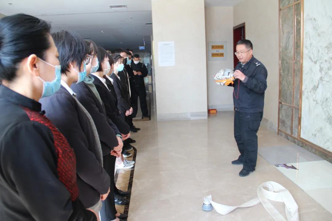 龙冈大酒店开展消防演练，传递安全“正能量”！