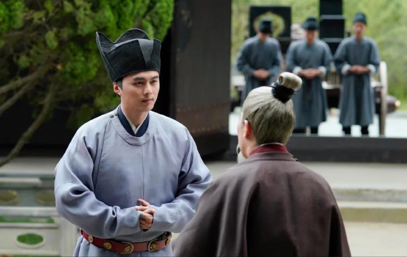 赠友诗词用典，典故中的人物，要注意姓氏一样吗？