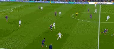 西甲-维尼修斯破门梅西飞铲染黄皇马2-0巴萨登顶