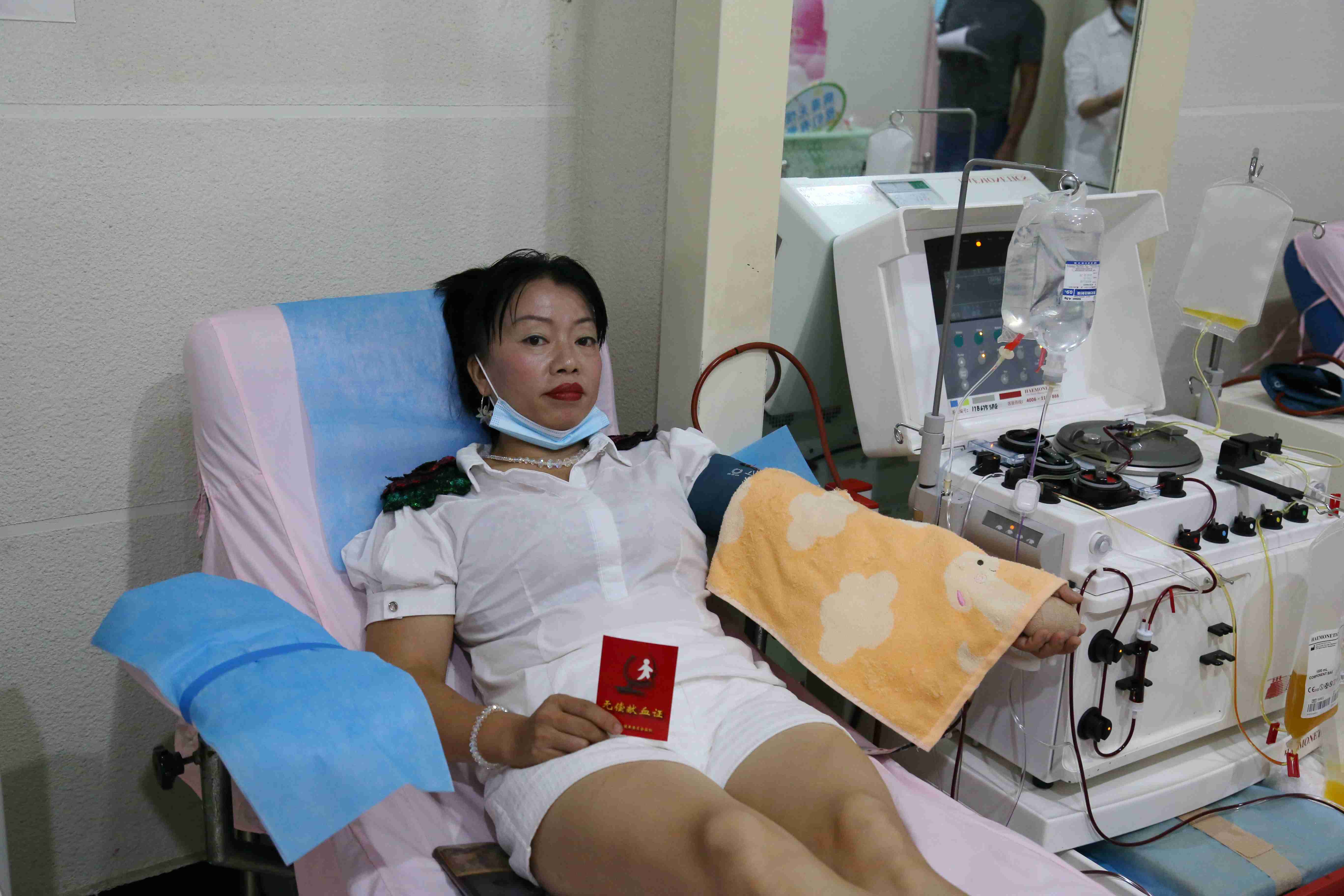 献血为爱逆行凝聚起真情与大爱,无偿献血工作者简要事迹