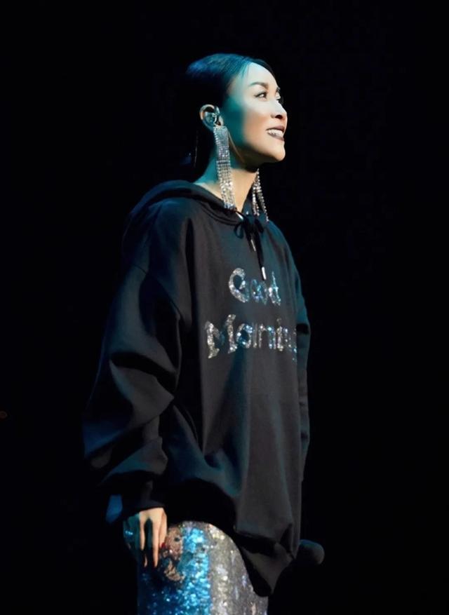 深爱高峰多年为他未婚生子的那英，为何转身嫁给备胎多年的孟桐？