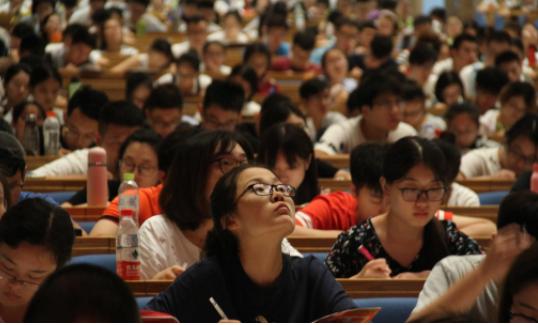 读着读着大学没了?3所大学被教育停止办学,在校生成了绝版人才