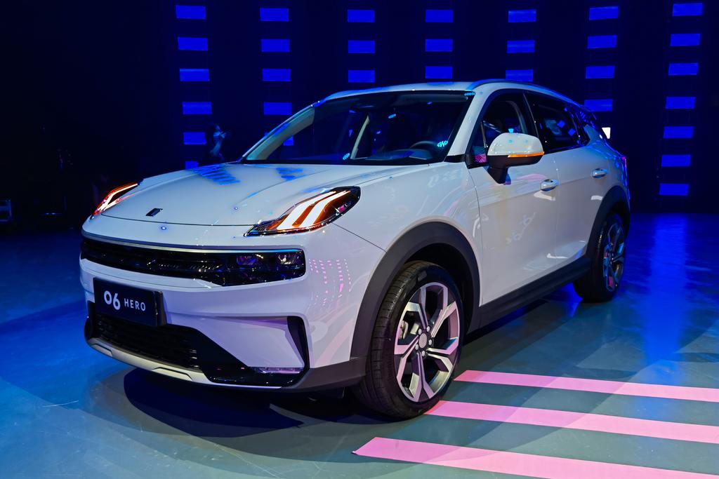 自己手动贴汽车玻璃膜怎么贴,特斯拉model3玻璃膜怎么贴