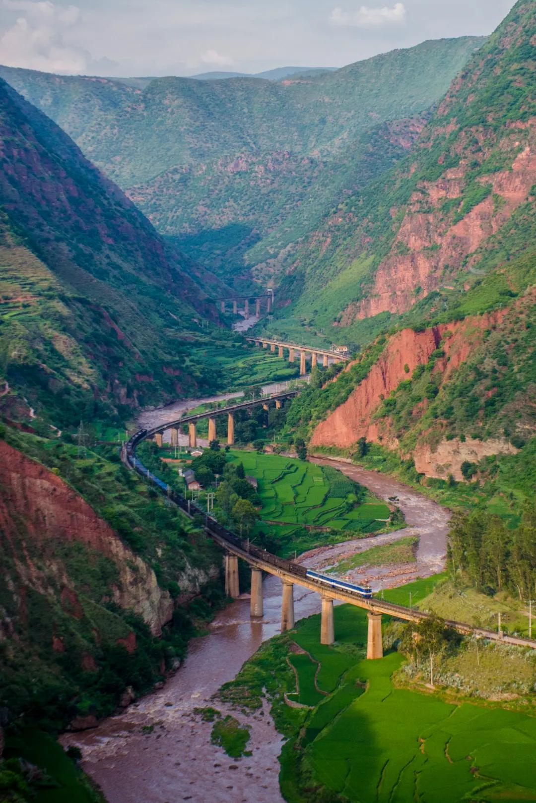 中国西部有什么美丽的风景,中国沿路风光最美铁路
