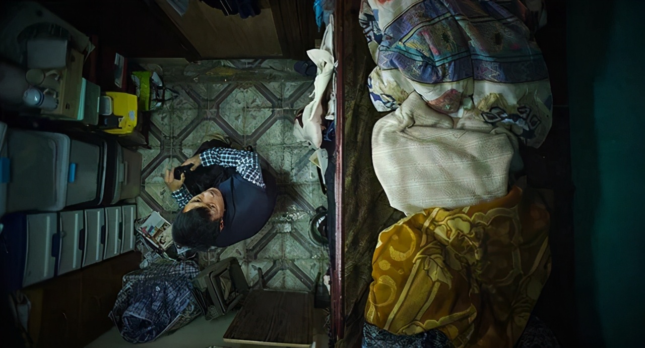 情侣开房也要找黄牛？这8.8高分剧，逼疯的不只香港人