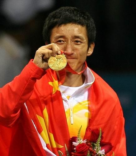 2夺奥运金牌，曾向妻子提出23次分手，拳王邹市明如今咋样了？