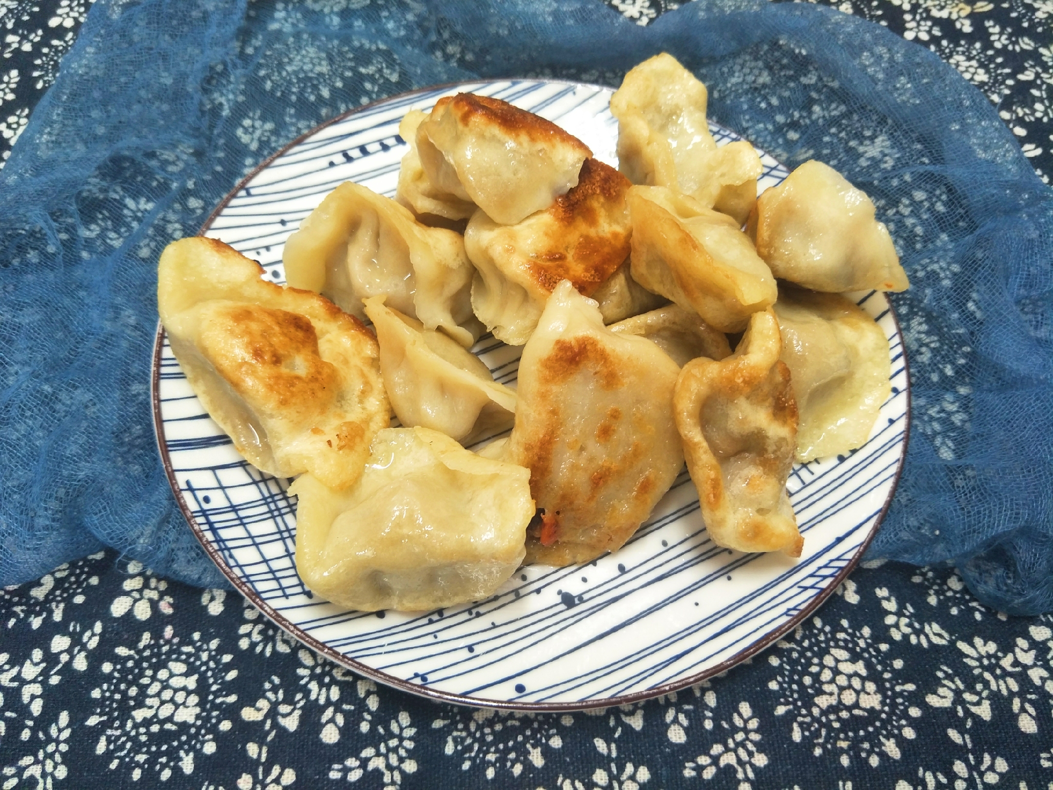 剩饺子怎么做好吃不粘锅,剩饺子怎么弄好吃