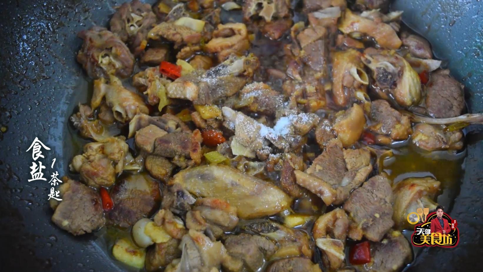 我家的鸭肉从不炖汤喝，不煲汤不红烧，鸭肉嫩滑无腥味，好吃极了