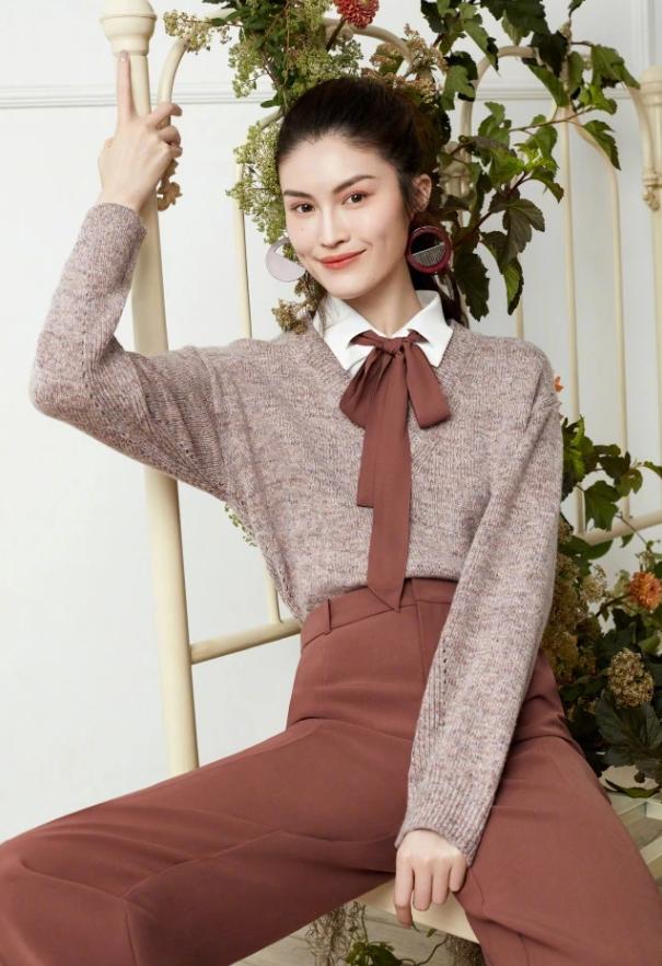 何穗身材苗条穿什么衣服都显瘦,何穗紧致裤子搭配