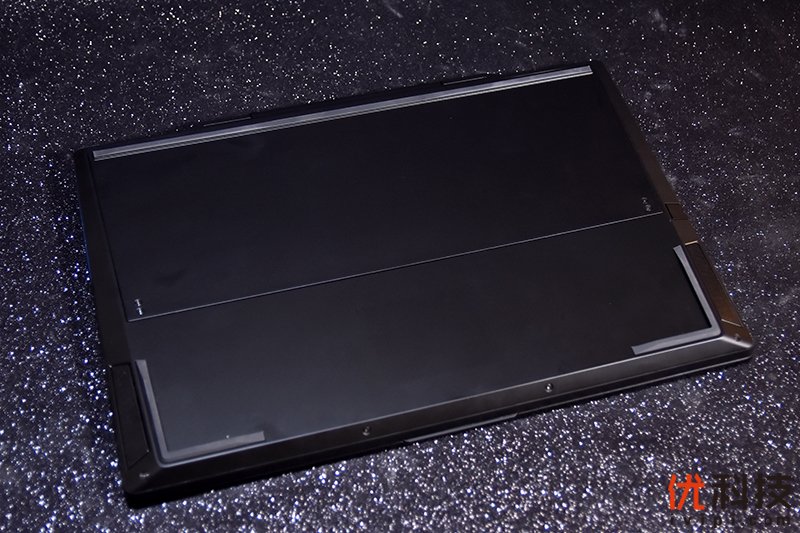 荣耀猎人v700风谷式散热,荣耀猎人游戏本v700i5款测评