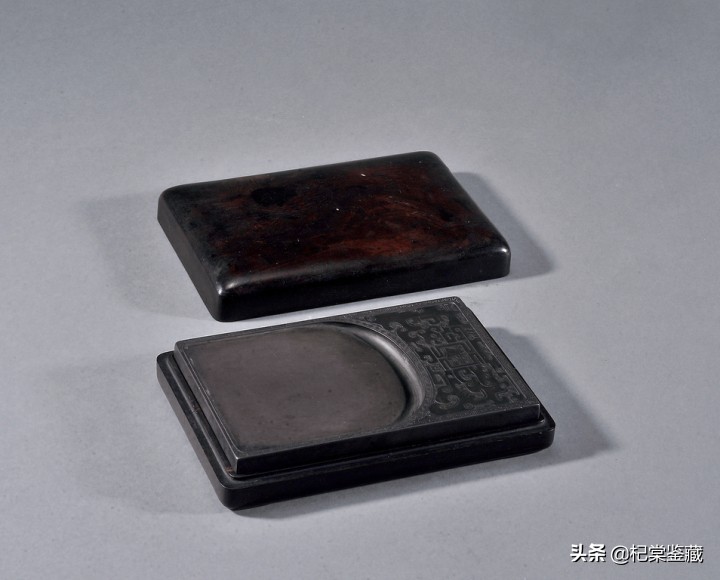 案上香烟铺贝叶,案上烟云