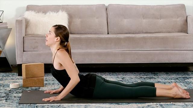 基础瑜伽拜日式可以省略不练吗,瑜伽拜日口诀细节慢动作