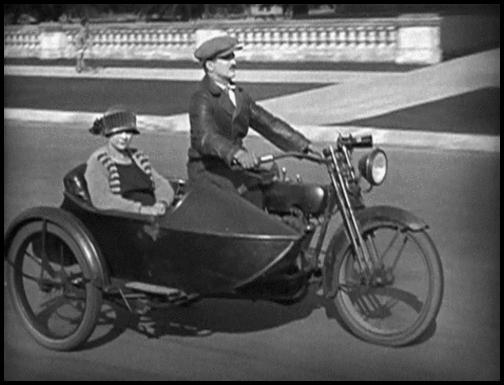 边三轮“挎子”为什么主车是歪的，边车是斜的？