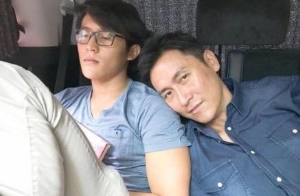 马德钟20岁儿子准备出道，私下照片却被吐槽：太显老